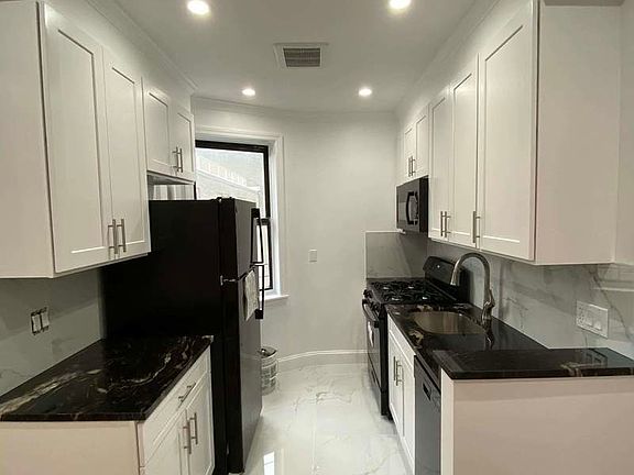 4th image of 155 E 2nd St #5