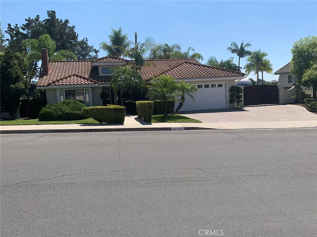 3 bed, 1701 sqft, $5,900 — Photo 1