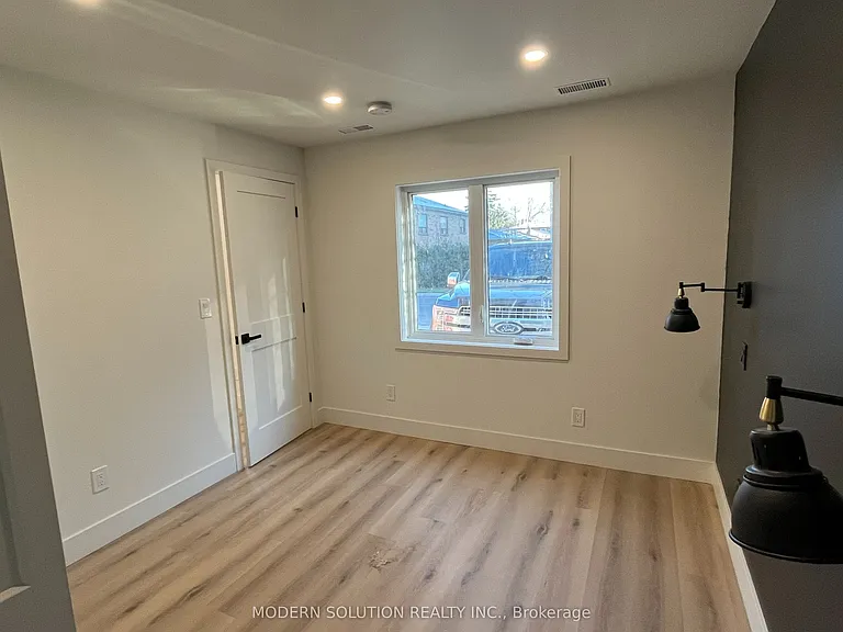 23 Tilden Cres — Photo 10