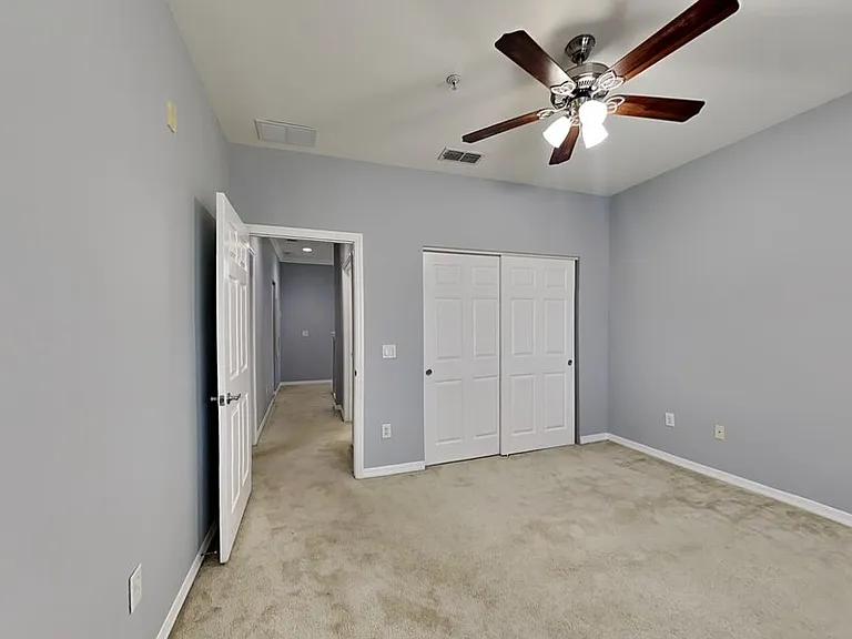 2550 Grand Central Pkwy #11 — Photo 14