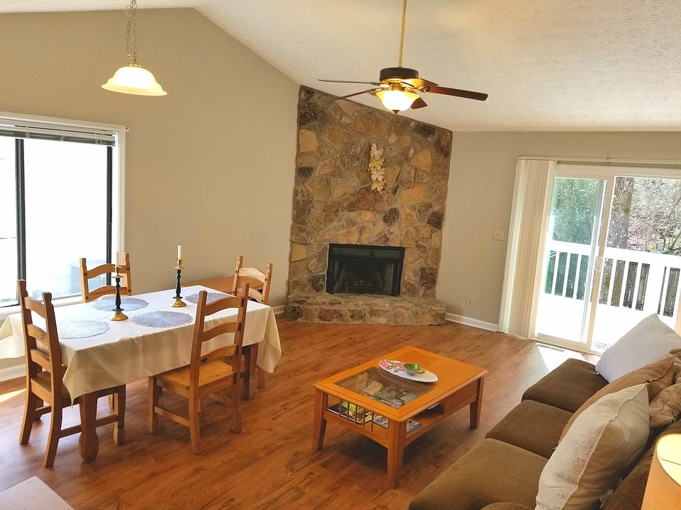 2nd image of 115 Stillwater Trce #115