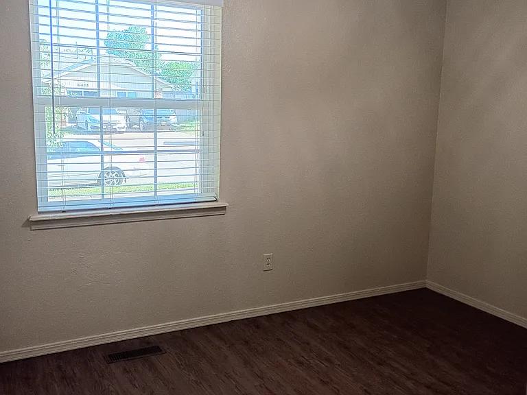 1409 SE 8th St — Photo 11