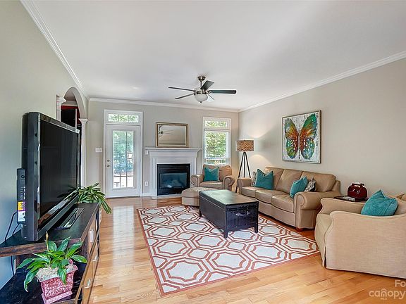 5th image of 601 Cape Ct