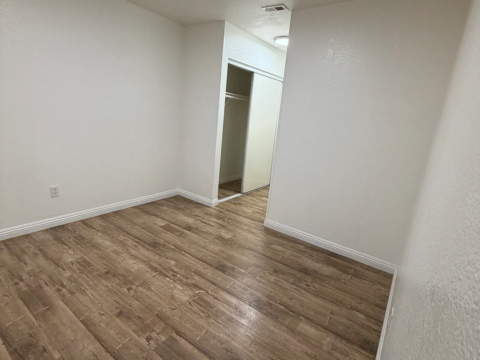4 bed, 1308 sqft, $1,000 — Photo 3