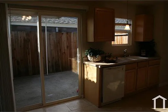 3373 E Fairmont Ave #102 — Photo 5