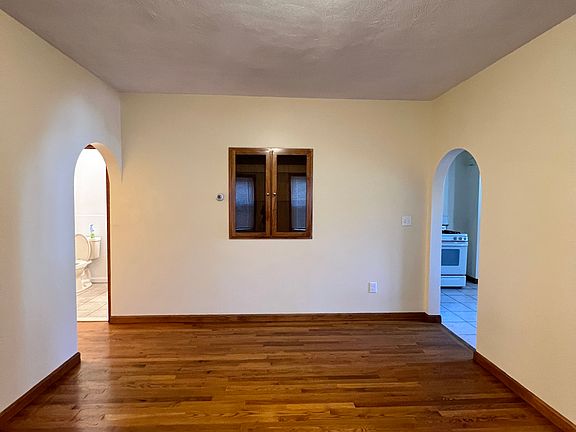 3rd image of 225 Holland St #2