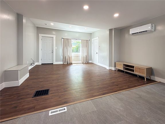 3rd image of 49 Holt St