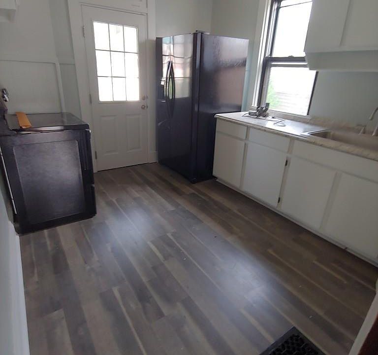 1st image of 4121 33rd Ave