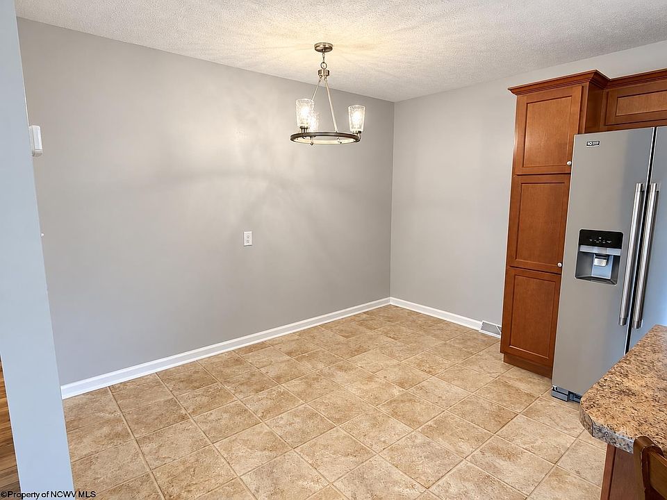 22nd image of 13 Silver Maple Ln