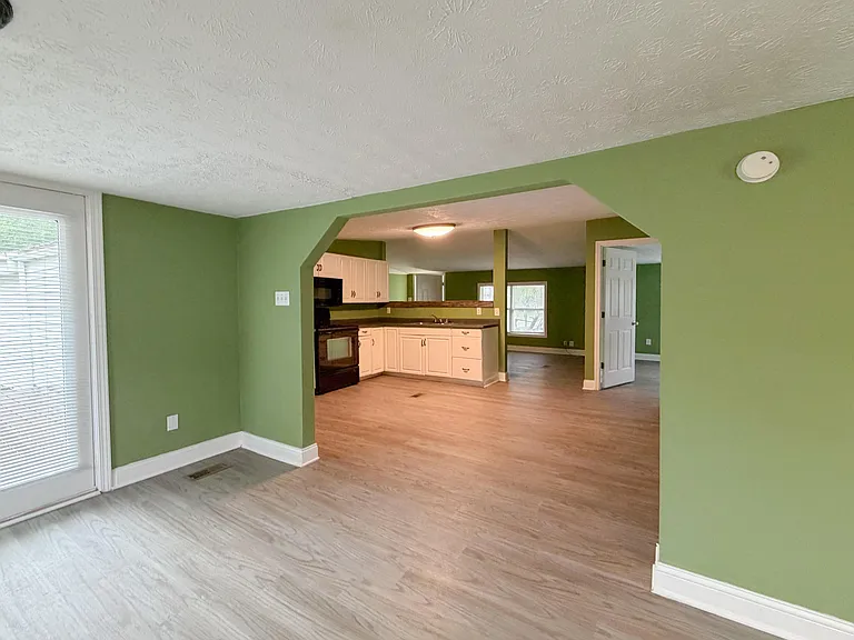180 N Martin Ln — Photo 4