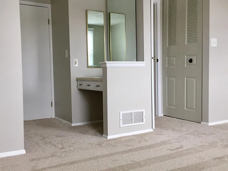 917 Lynwood Ct — Photo 12