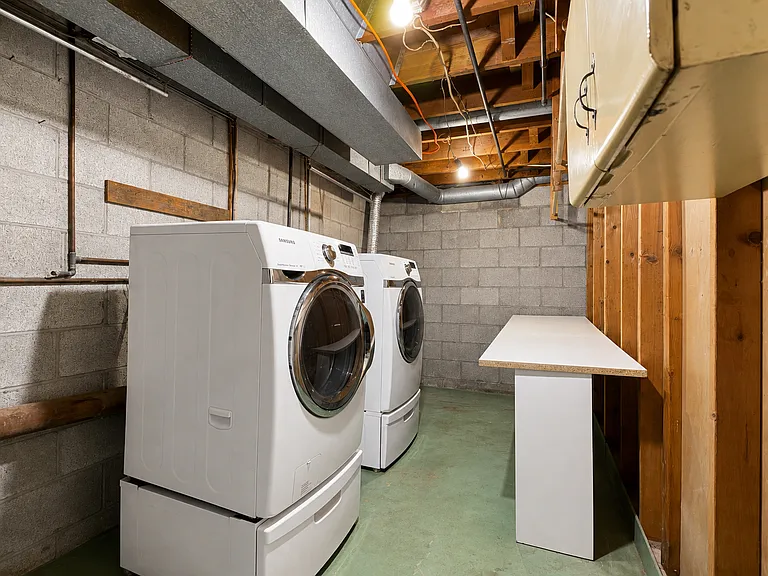 527 W Marion St — Photo 27