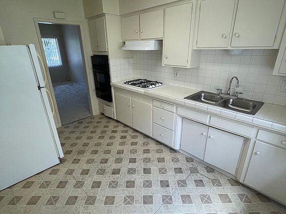 3rd image of 3111 Reynard Way #3111