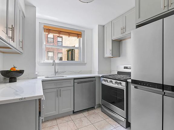 3rd image of 314 41st St #1004C