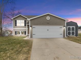 1627 Hamlet Dr, Lowell, MI 49331