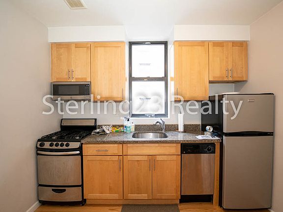 3rd image of 3112 36th St APT 2F
