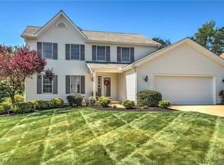 733 Ravenhill Rd, Sagamore Hills, OH 44067