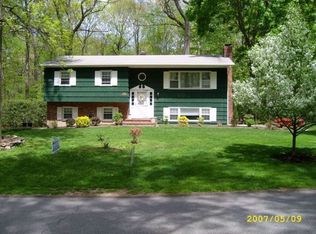 4 Hamilton Ln, Spring Valley, NY 10977