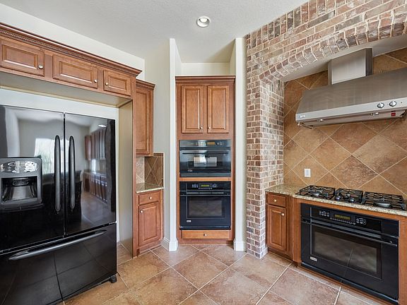 3rd image of 6979 Sugartree Ln