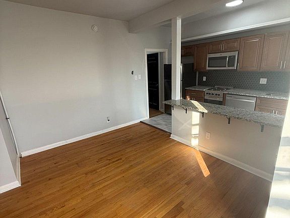 2nd image of 850 N 22nd St #6