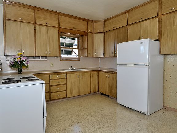 4th image of 1364 E Harrison Ave