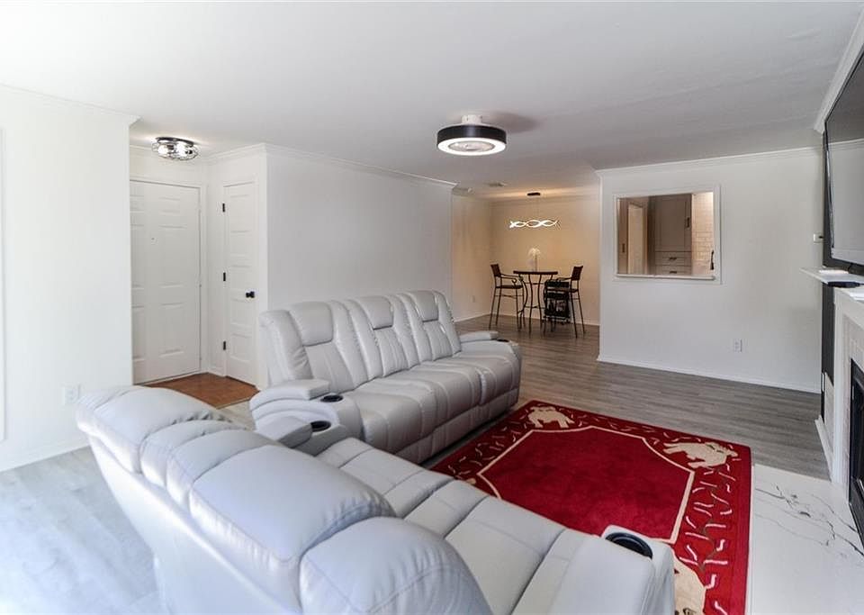 1st image of 709 Berkeley Woods Dr
