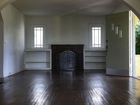 4th image of 2849 Fair Oaks Ave