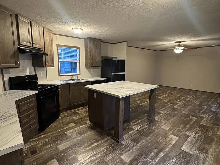 289 Bristol Dr — Photo 3