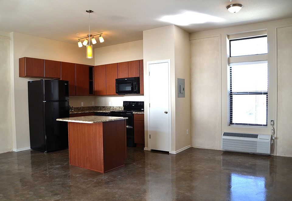 2nd image of 3050 Eisenhauer Rd APT 404