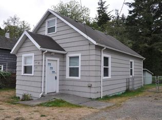 211 2nd St, Ilwaco, WA 98624