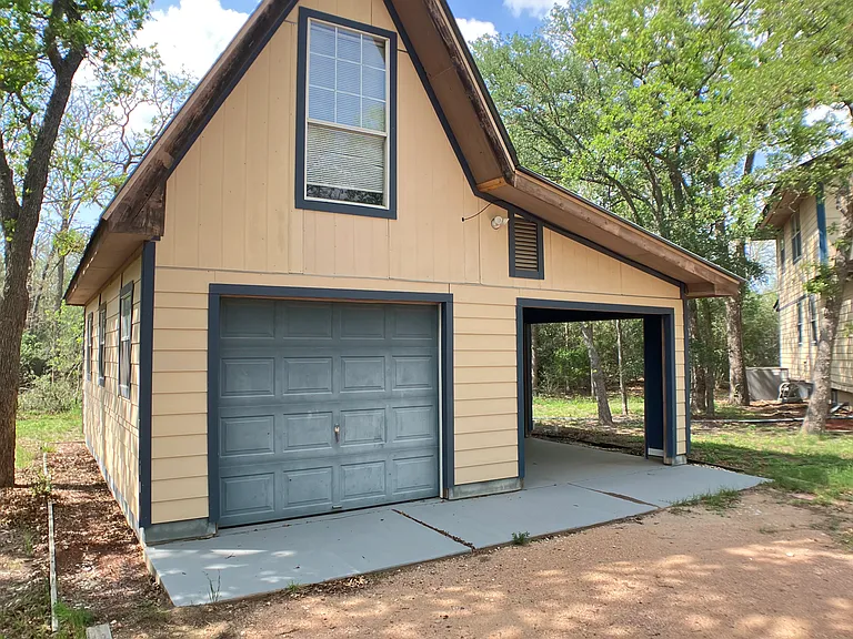 Detached Garage