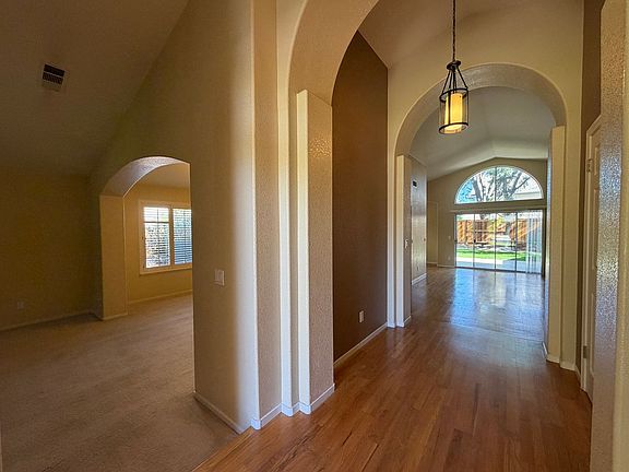 3rd image of 3263 Magnolia Ave