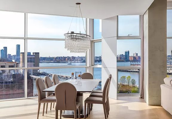 3rd image of 471 Washington St #Penthouse
