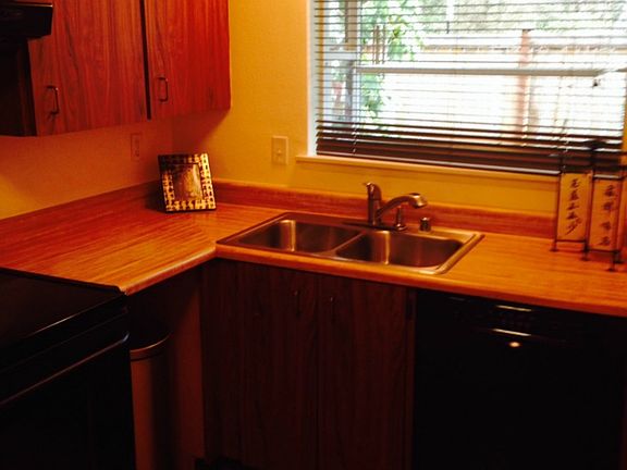 5th image of 5523 Bridgeport Way N #D