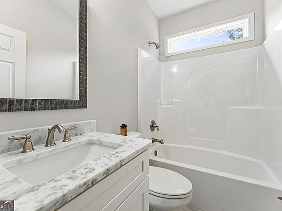 4th image of 215 Otters Ridge Dr