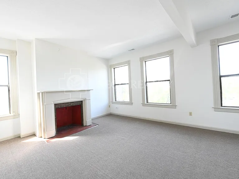 60 Main St #G — Photo 2