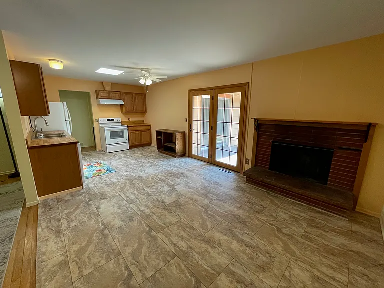 Working fireplace to make it extra cozy.