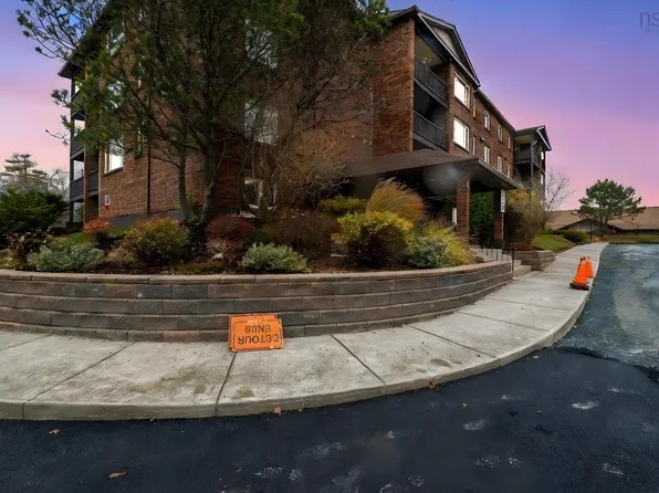 64 Cumberland Dr #403, Halifax, NS B2V 2C7