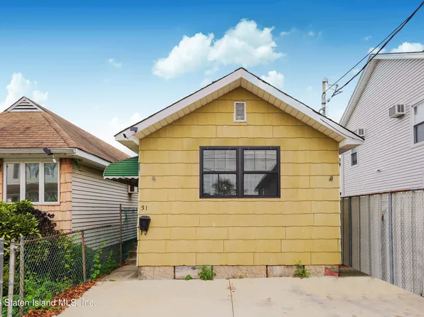 31 Center Pl, Staten Island, NY 10306