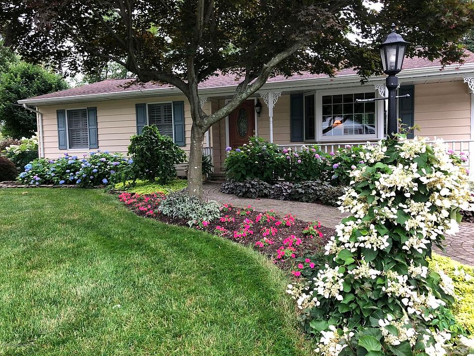 1st image of 36 Larch Dr