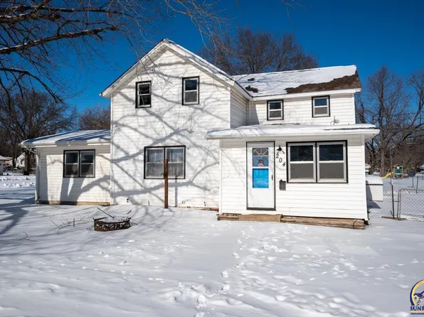 204 E Hall Ave, Burlingame, KS 66413