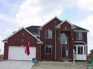 50226 Victoria Dr, Update, MI 48044