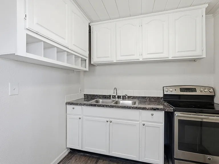 623 S Country Club Dr — Photo 1