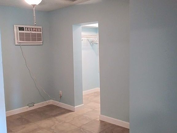 Bedroom Walk In Closet