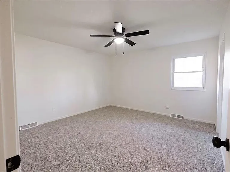 504 NE Johnston Dr — Photo 12