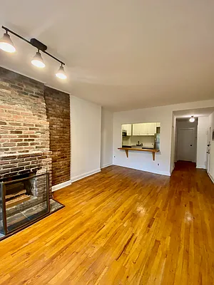 Rented by CMV Realty Inc. | media 2