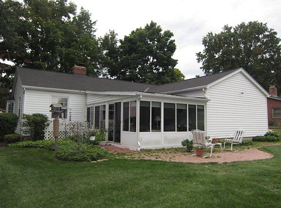 2nd image of 814 Hoover Dr