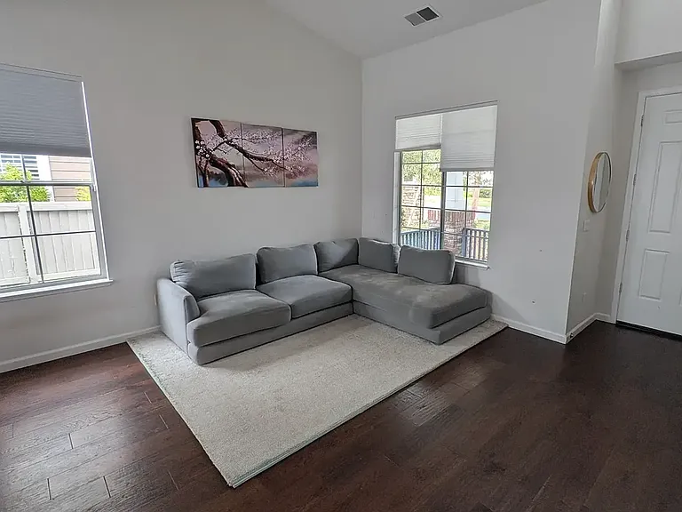 246 Biarritz Ct — Photo 2