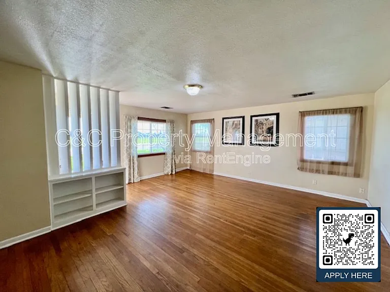 1720 Cherry Ave — Photo 1