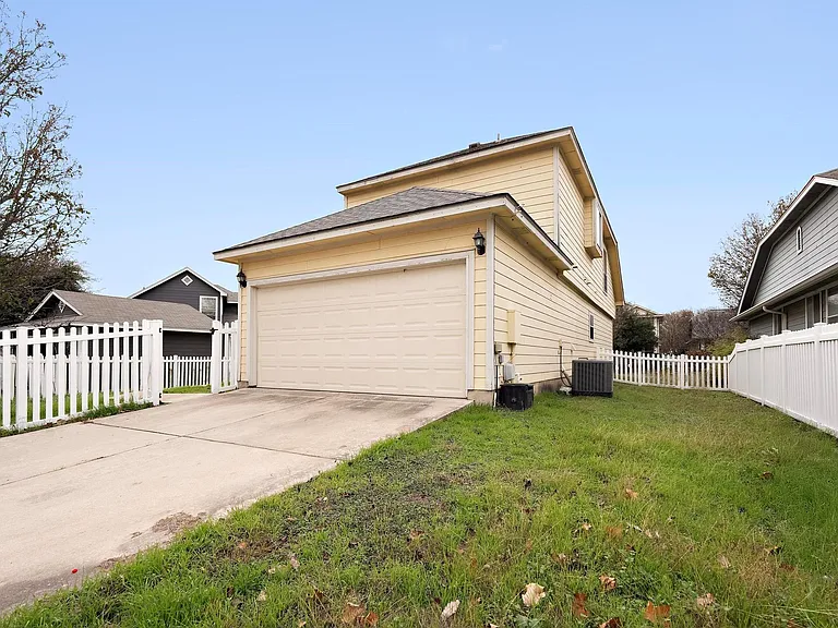 570 Hogan — Photo 27
